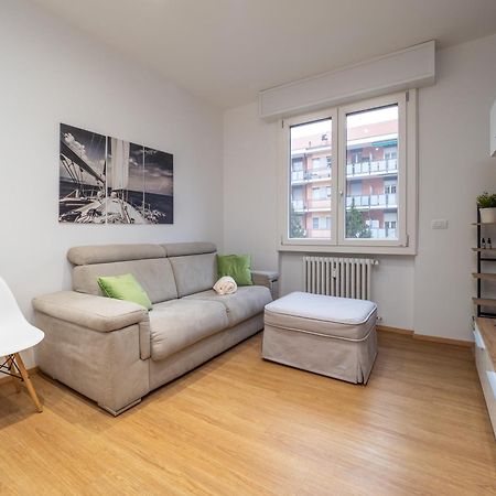 Milano 5 Guests - Modern Apt With Balcony Esterno foto