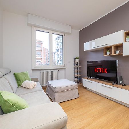 Milano 5 Guests - Modern Apt With Balcony Esterno foto