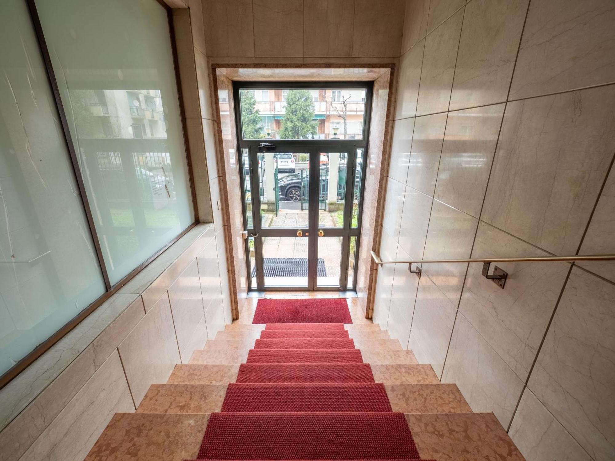 Milano 5 Guests - Modern Apt With Balcony Esterno foto